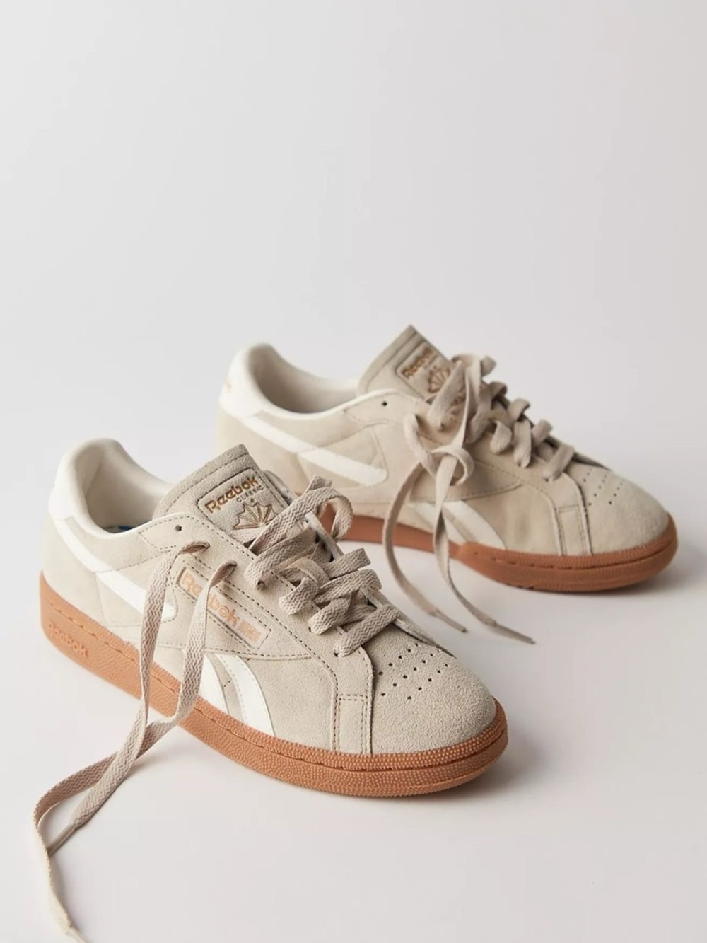 Reebok Women’s Sneakers in Beige with Gum Sole